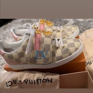 flashtrek tonal hiker sneaker with chain strap